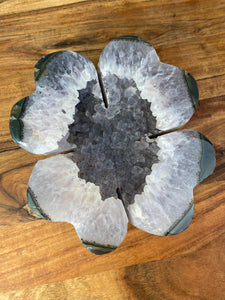 6.5" Uraguyan Agate & Amethyst Geode Four Leaf Clover Carving